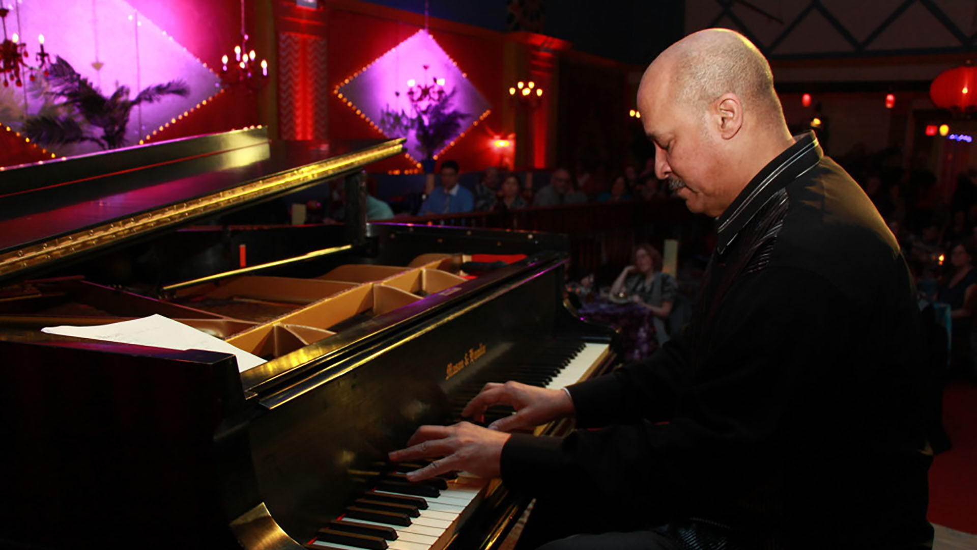 Hilario Durán returns to big band with Cry Me a River - Vimarsana News